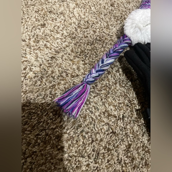 Girls Hat and Gloves - Picture 4 of 9